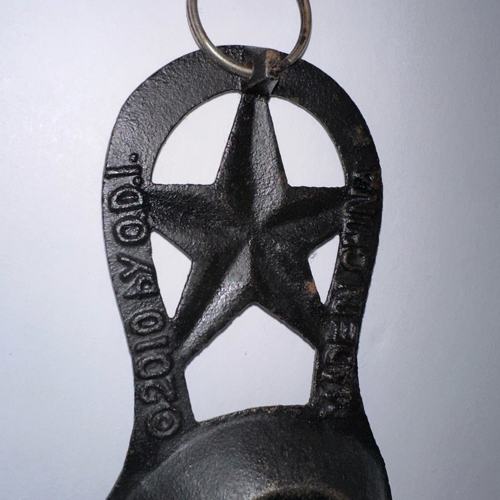 A trivet - Picture 4 of 7